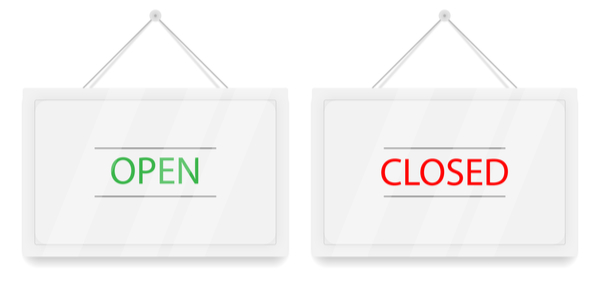 Red versus green 'welcome' sign: which one would you prefer?